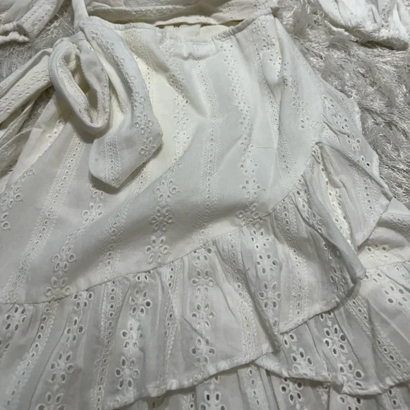 WHITE DRESS - Picture 3 of 4